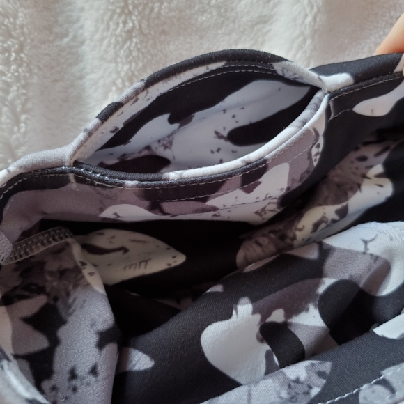 Women's Reebok Camo Biker Shorts ( Size: S ) - Picture 5 of 6